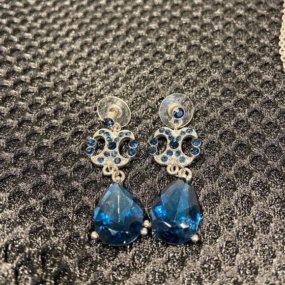 Old Hollywood Style Crystal Teardrop Statement Necklace Dangle Earrings Set - Picture 8 of 12